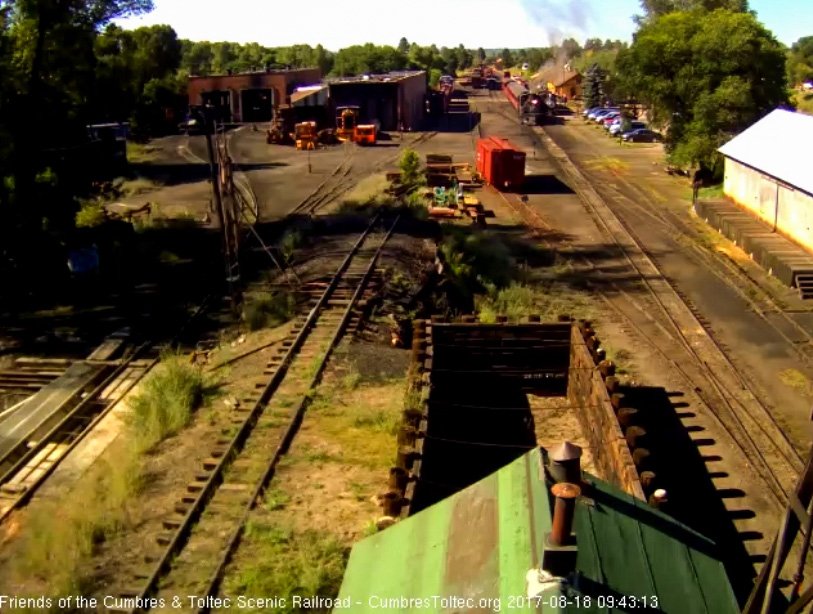 8-18-17 Today's 7 car train 216 has now moved into loading position.jpg