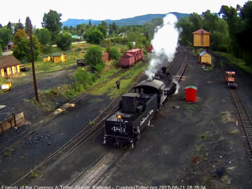 8-21-17 489 backs down the main as it heads to the coal dock.jpg