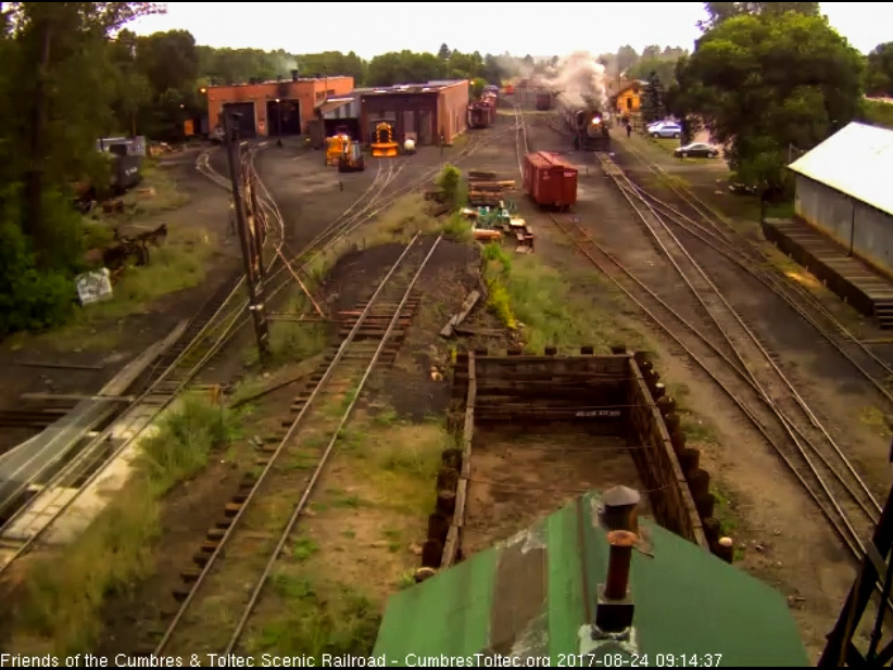 8-24-17 The 489 has pulled train 216 into loading position.jpg