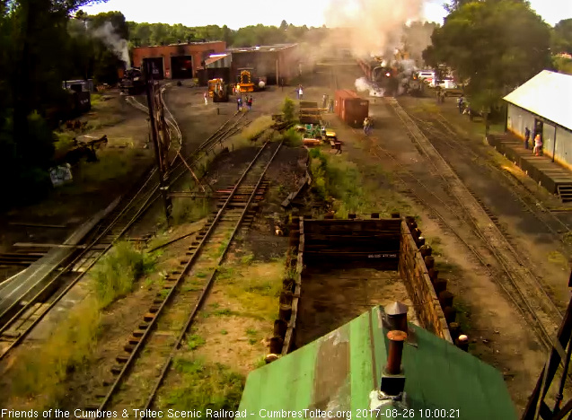 8-26-17 488 smokes it up as it passes 315 while getting train 216 underway.jpg