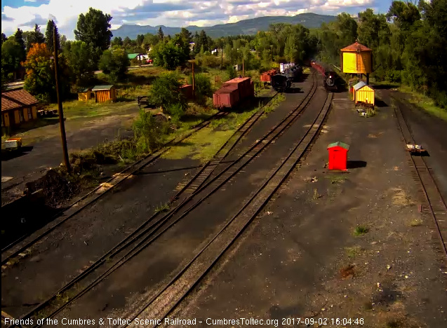 9-2-17 The 488 comes by the tank with its 8 car train.jpg