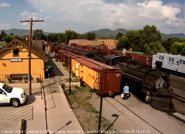 9-5-17 The 487 slows as it passes the depot.jpg