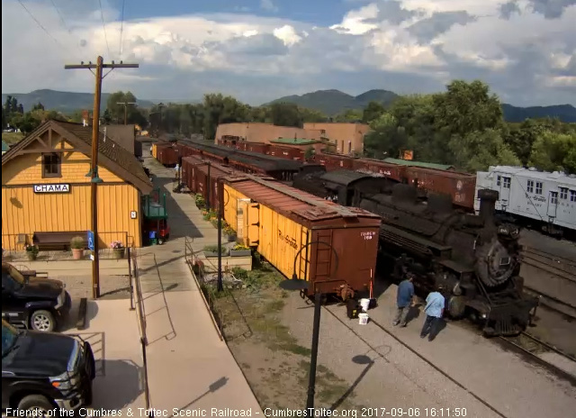 9-6-17 The 488 slows as it passes the depot.jpg