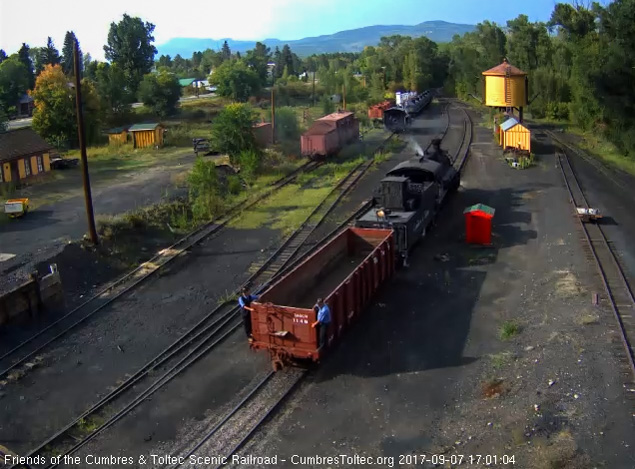 9-7-17 With the 2 tank cars back at Gramps Oil Rack, the 489 return the high sided gon to south yard.jpg