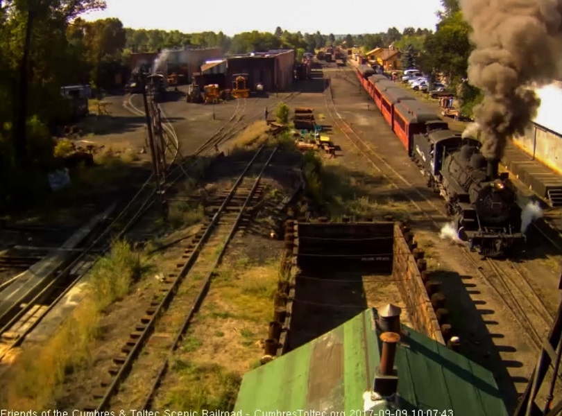 9-9-17 The 488 comes up to the tipple with its train.jpg
