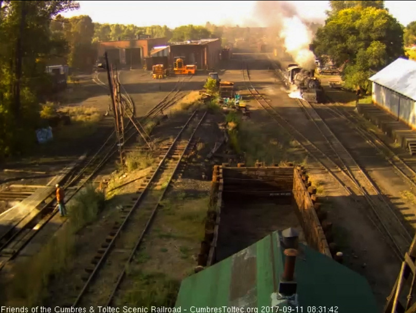 9-11-17  487 pulls into the lead headed to the coal dock.jpg