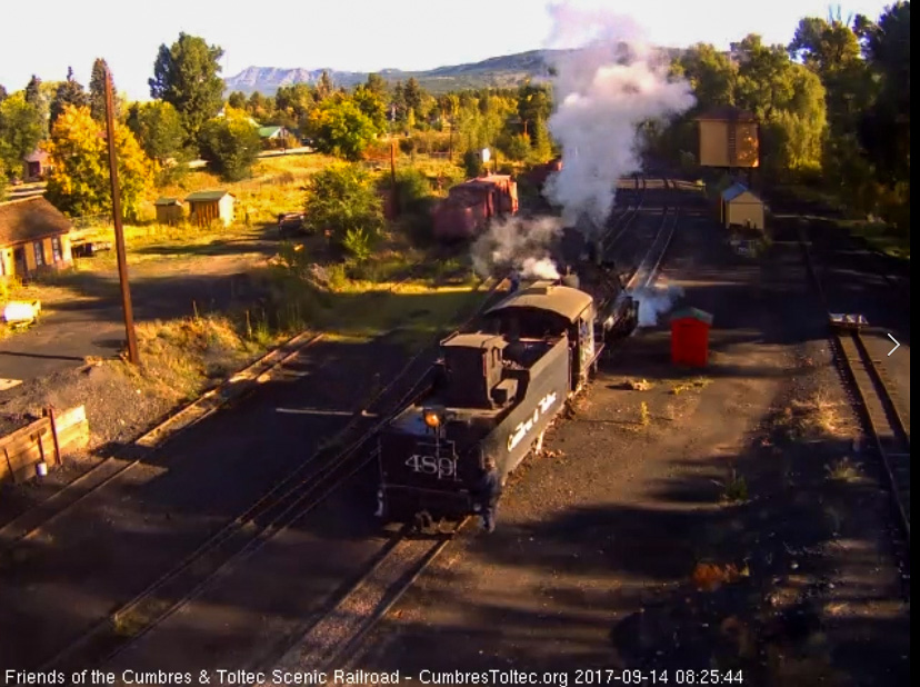 9-13-17 The 489 is backing toward the coal dock lead switch.jpg