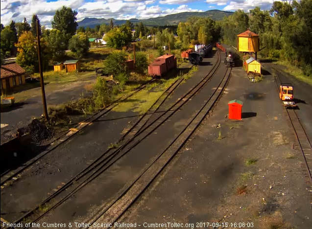 9-15-17 The 489 is by the tank as the train is in north yard.jpg