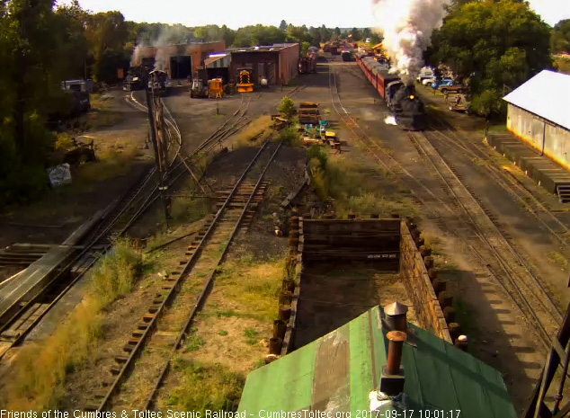 9-17-17 The 487 gets its 8 car train 216 underway.jpg