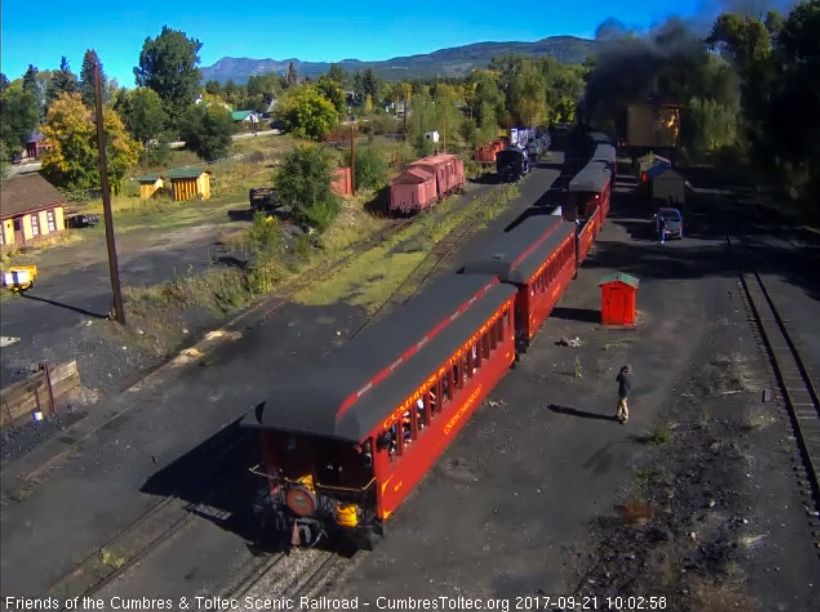 9-21-17 As the parlor New Mexico clears the tipple, the locomotives are already at the end of north yard.jpg