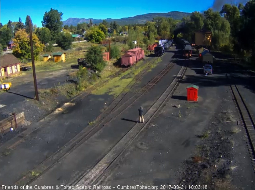 9-21-17 As the parlor New Mexico is by the tank while the locomotives are at the curve.jpg