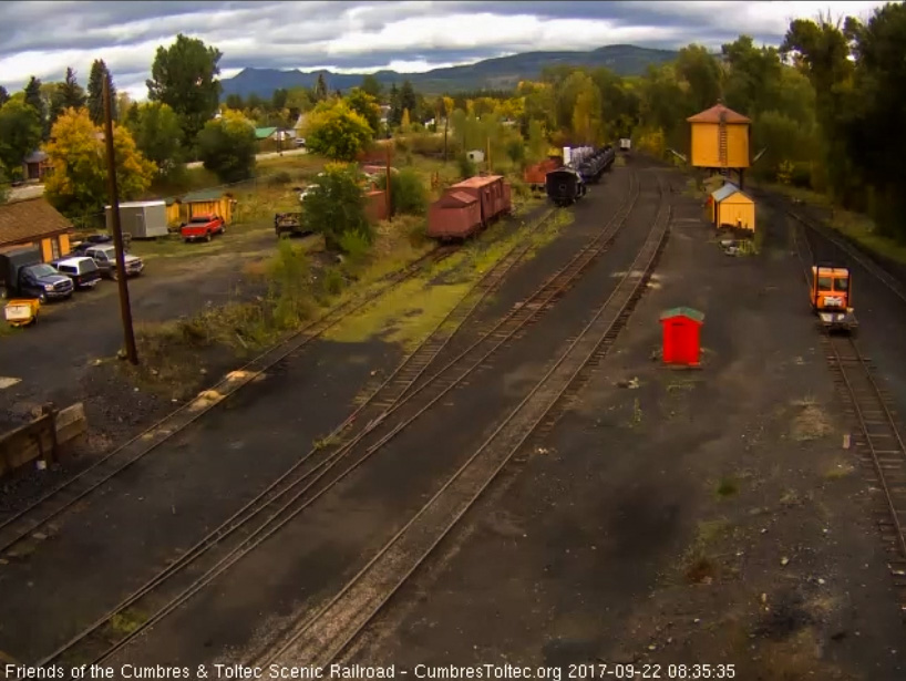 9-22-17 The Goose 5 is clear of Chama yard and headed to the curve.jpg