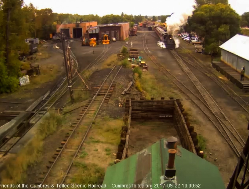 9-22-17 The 487 gets its 8 car train 216 underway.jpg