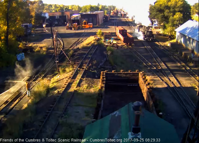 9-25-17 488 heads into the lead on its way to the coal dock.jpg