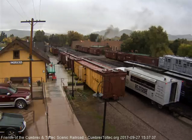 9-27-17 RGS Goose 5 passes by the depot on the way back from the wye.jpg