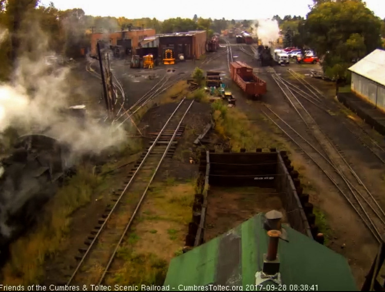 9-28-17 The 488 is now waiting its road crew, 487 is at the pit and the Goose 5 is leaving.jpg