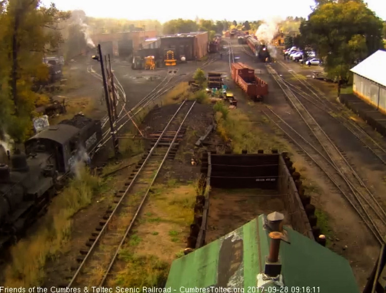 9-28-17 The 488 has pulled the train forward into loading position, 487 is back at the house and 463 is at the pit.jpg