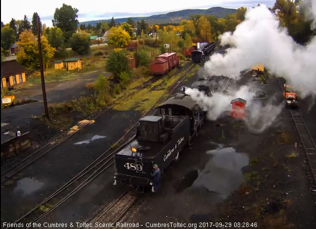 9-29-17 The 489 backs toward the switch to the coal dock lead.jpg