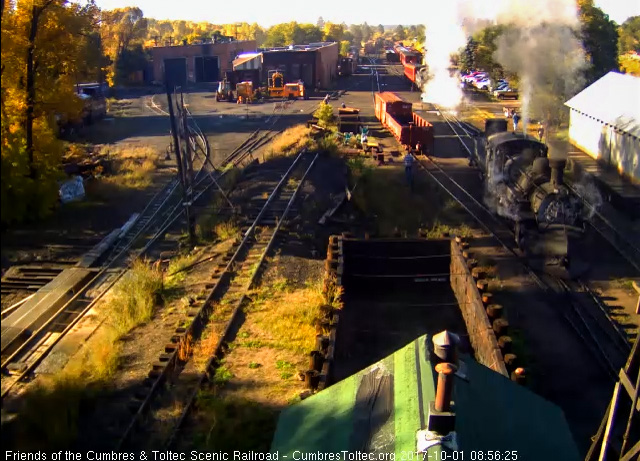 10-1-17 The 489 now shoves one of the coaches back into south yard as 487 waits.jpg