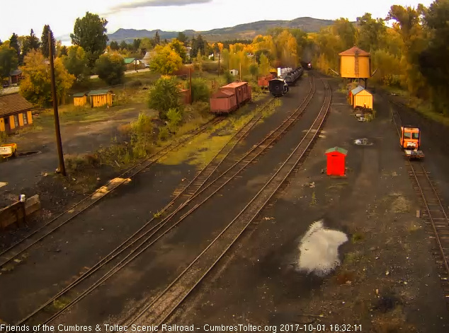 10-1-17 The 463 enters Chama yard with its 9 car train.jpg