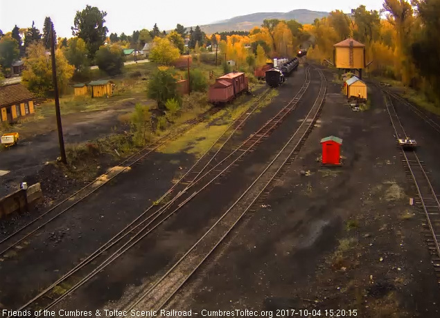 10-4-17  The 487 enters Chama yard with the 10 car student freight.jpg