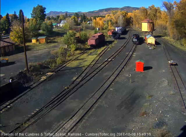 10-8-17  The 463 comes by the tank with not much else.jpg
