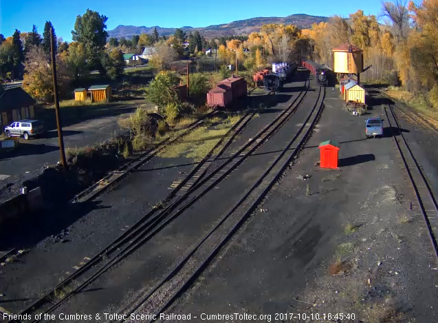 10-10-17  The 488 comes past the tank as it slowly enters the yard.jpg