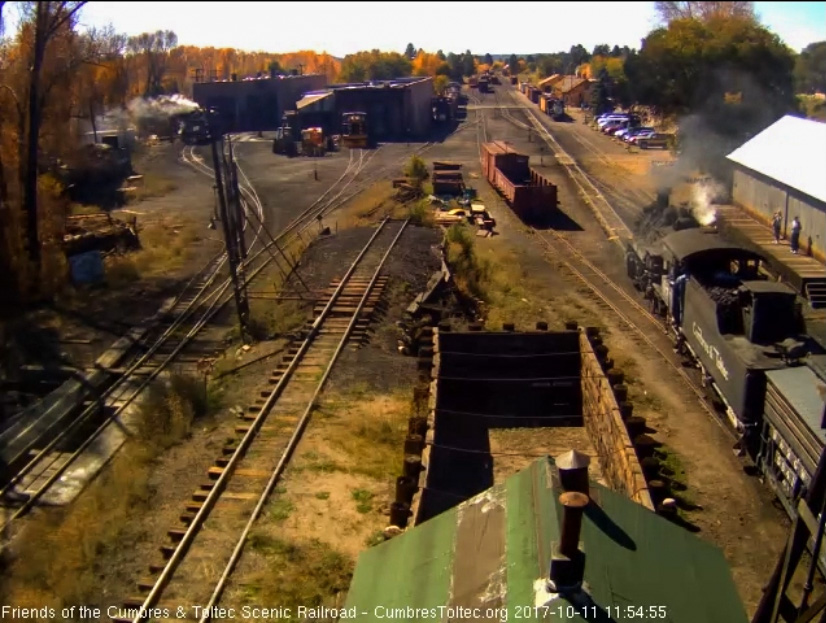 10-11-17  The Special studen train comes back into Chama.jpg