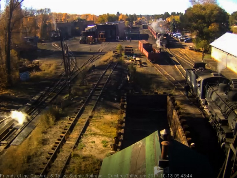 10-13-17  The 489 has pulled the 10 car train 216 into loading position.jpg