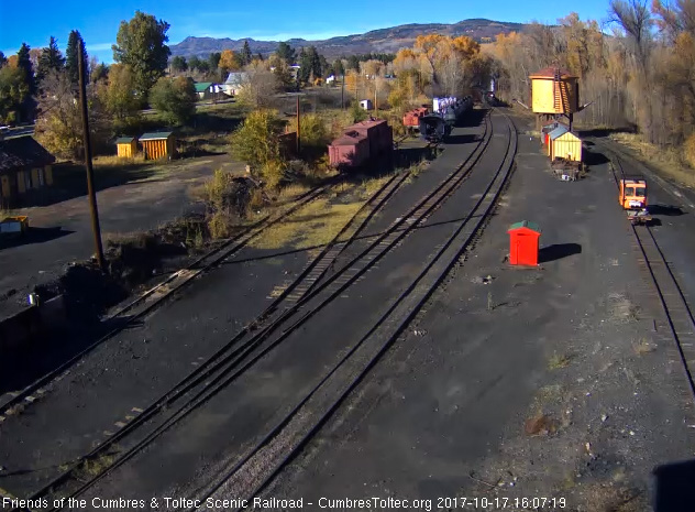 10-17-17 The 488 brings the 7 car train 215 into Chama.jpg