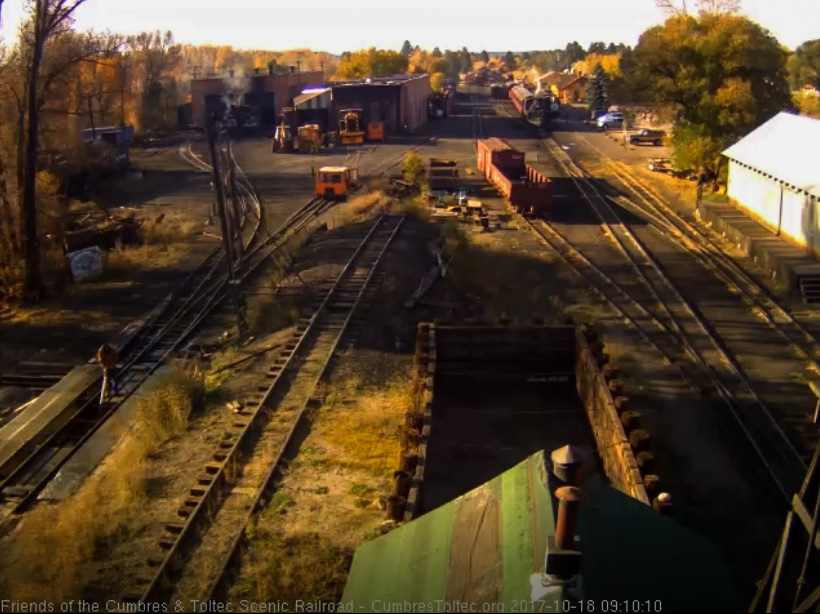 10-18-17 The 487 has pulled the 7 car train 216 into loading position.jpg