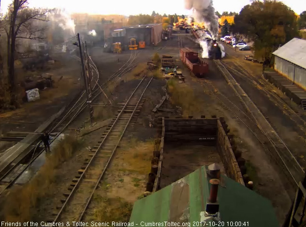 10-20-17 The 489 gives us some nice smoke and steam as it gets its 7 car train underway.jpg