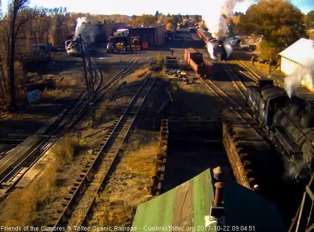 10-22-17  The 489 has now pulled the 10 car train 216 into loading position.jpg