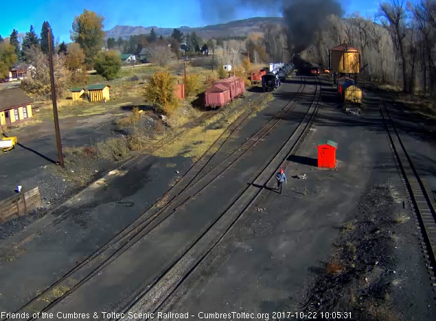 10-22-17  The locomotives are starting into the curve as the parlor is close to the end of north yard.jpg