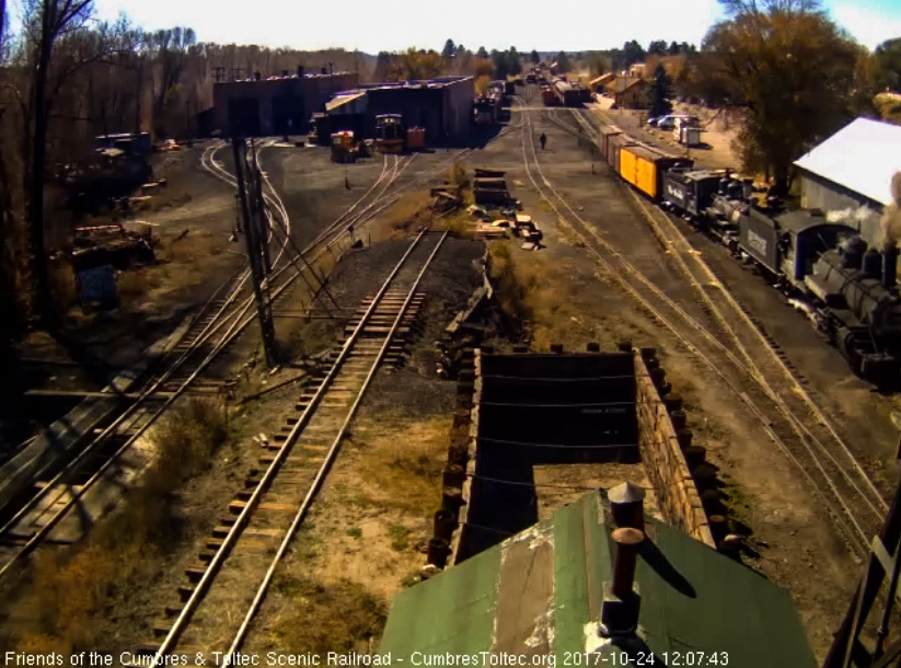 10-24-17  The 463 has now gone into the depot house track and come out with the cars stored there.jpg