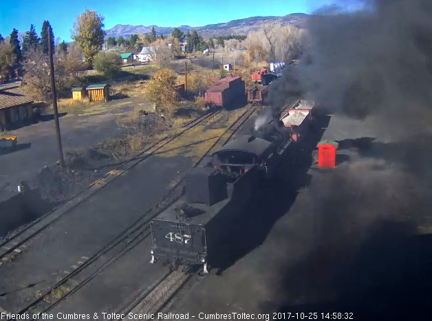 10-25-17 487 is making some black smoke as it has passed the tipple.jpg