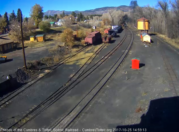 10-25-17 487 shoves it little train on out of Chama back to where they are doing track work.jpg