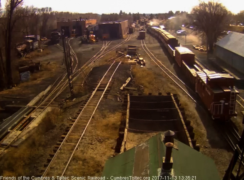 11-13-17 489 is headed for the south yard bypass as it moves to the wye.jpg