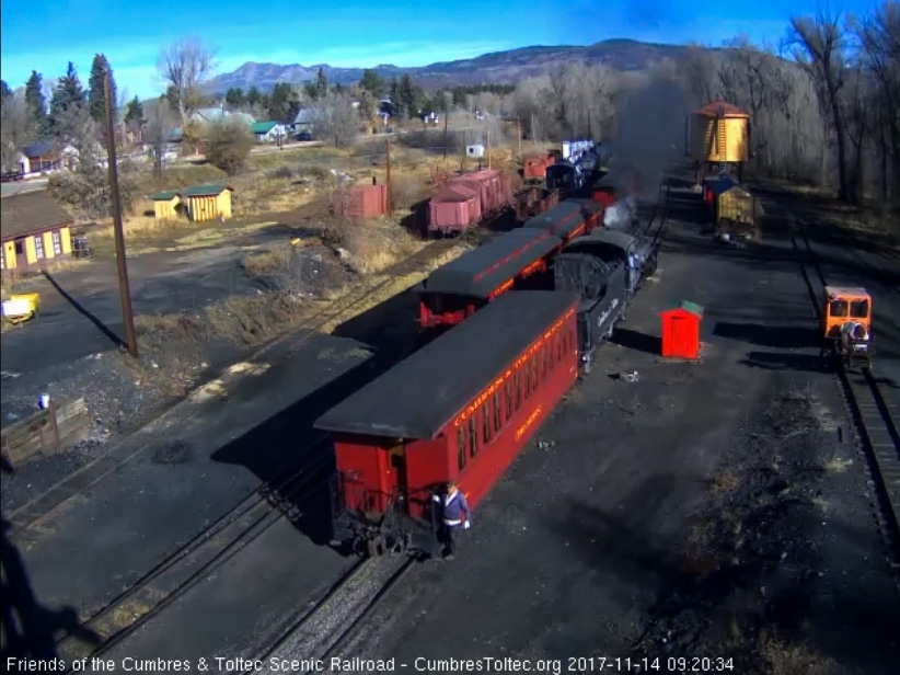 11-14-17 With the Colorado set in north yard, the 489 comes back with the flat roof coach.jpg