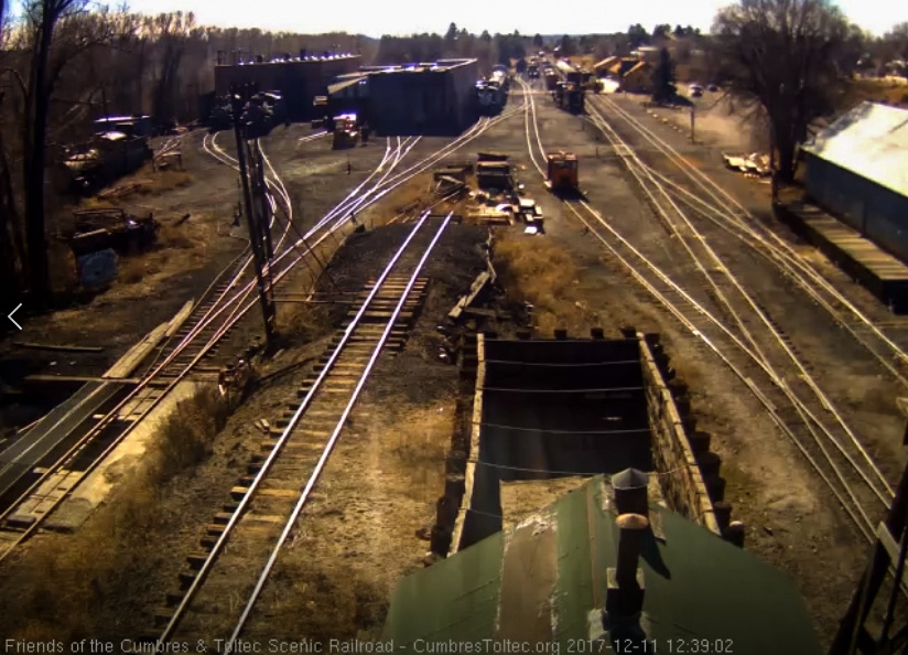 12-11-17  15 takes the tender of 315 back to south yard.jpg