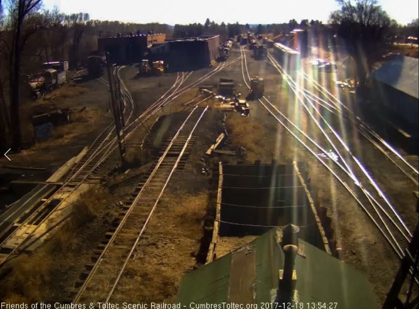 12-18-17 Tender empty the 15 pulls it back into south yard.jpg