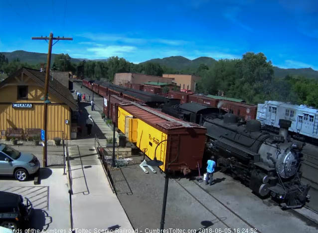 2018-06-05 The 484 slows for the stop.jpg