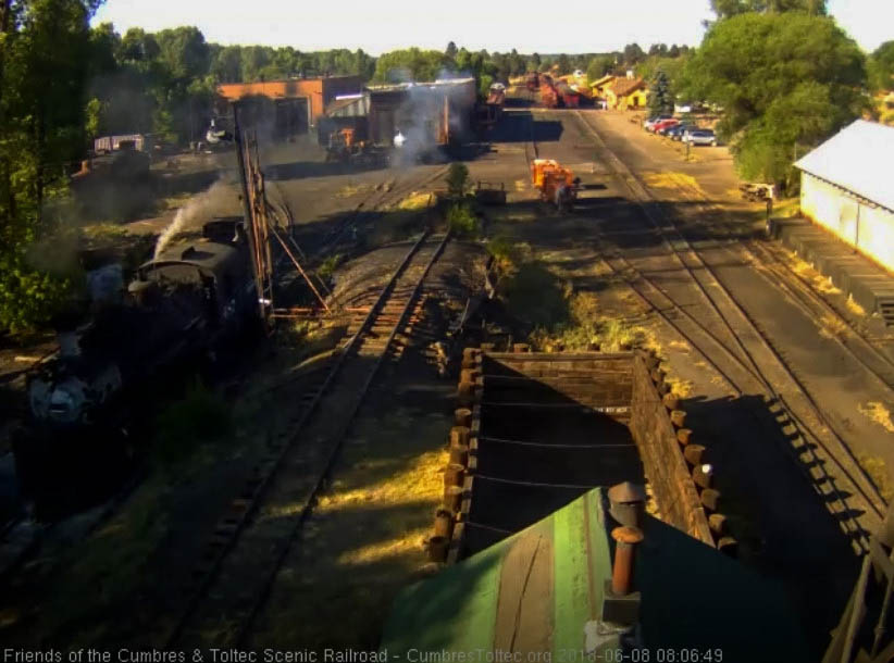 2018-06-08 487 comes to the pit for a cleaning of its fire.jpg