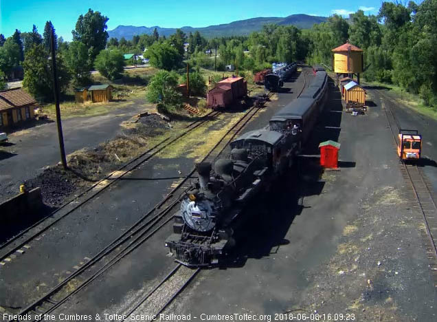 2018-06-08 The 484 comes up to the tipple with its train.jpg