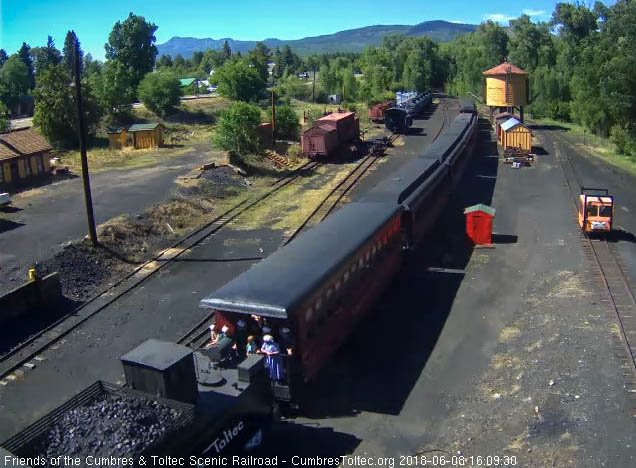 2018-06-08 There seems to be a group of Amish or Menonite childern on the platform.jpg