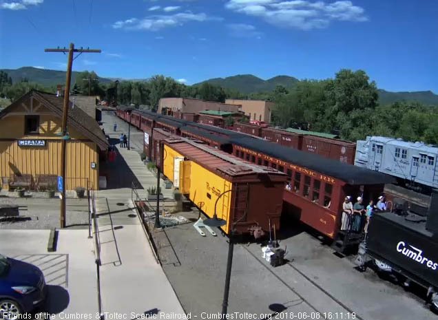 2018-06-08 The train is stopped and those kids are still enjoying their perch.jpg
