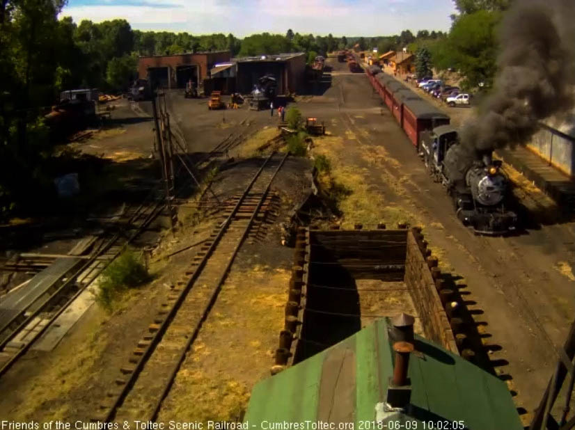 2018-06-09 The 484 brings the train by the woodshop.jpg