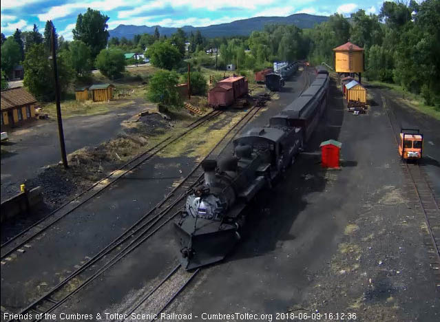 2018-06-09 487 comes up to the tipple with its 7 car train.jpg