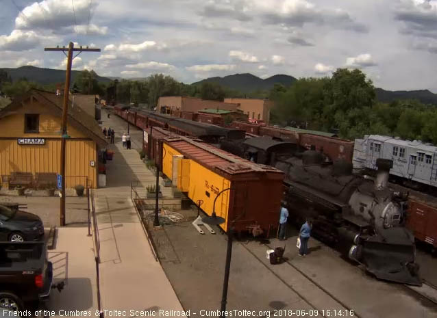 2018-06-09 The 487 is slowing for its stop.jpg