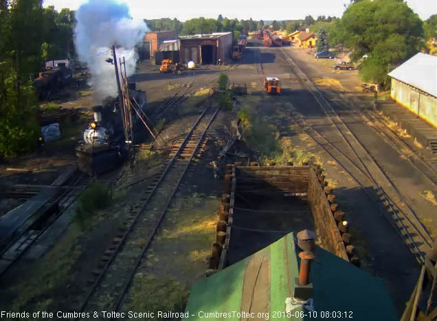 2018-06-10 The 487 finds a patch of sun as it moves to the pit.jpg